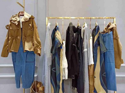 马可未品牌折扣服装加盟批发原单2019新款连衣裙图2