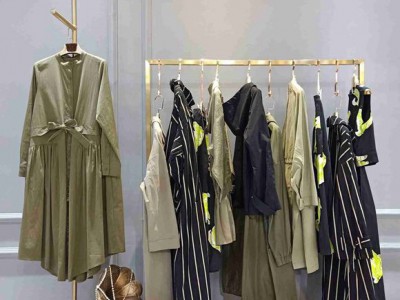 马可未品牌折扣服装加盟批发原单2019新款连衣裙图4