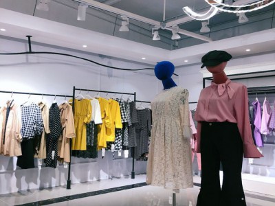 熠净东北夏季尾货服装批发折扣货源折扣服装店加盟图4